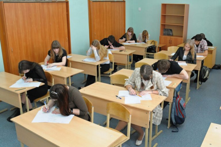 Informare privind simularea probelor scrise din cadrul examenelor naționale în anul școlar 2025 – 2026 (Evaluarea Națională pentru absolvenții clasei a VIII-a și examenul național de bacalaureat)